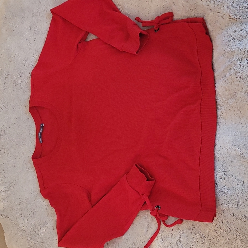 SIGNATURE WEEKEND  red, 80% Cotton long sleeve top, side slits with tie,…